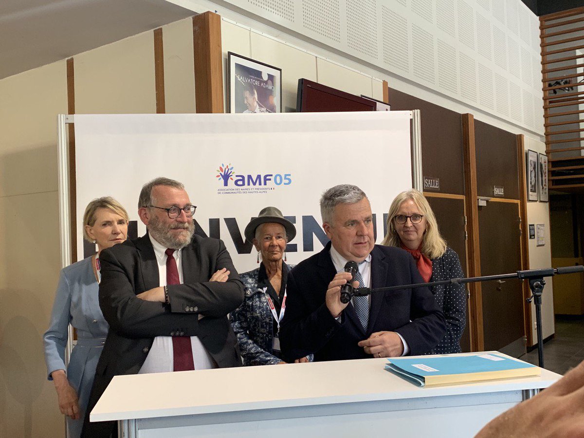 PascaleBoyerEM's tweet photo. J'étais présente au Congrès de l’Association des Maires des Hautes Alpes.Un réel plaisir d’échanger avec nos élus sur différents sujets :
Finances publiques, quid des saisonniers, les mobilités, la dotation biodiversité, le réseau routier. #amf05 @l_amf https://t.co/o655nVRUuZ