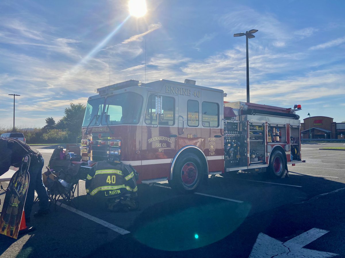 lindseyAtLowes's tweet photo. Fire prevention day at Lowe’s! Fully equipped and ready for some fire prevention training! 🚒 #lowes2894 #fireprevention https://t.co/ARzXAsAzkU