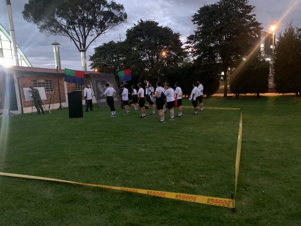 ESMIC_EJC's tweet photo. #Hoy Los profesionales Oficiales de Reserva quienes se forman en el primer curso de los POR, realizan triatlón en la #ESMIC que incluye tres disciplinas deportivas que deben ser culminadas demostrando por qué hacen parte de este selecto grupo. 
#VocaciónMilitar https://t.co/8PBKMQZ2Lj