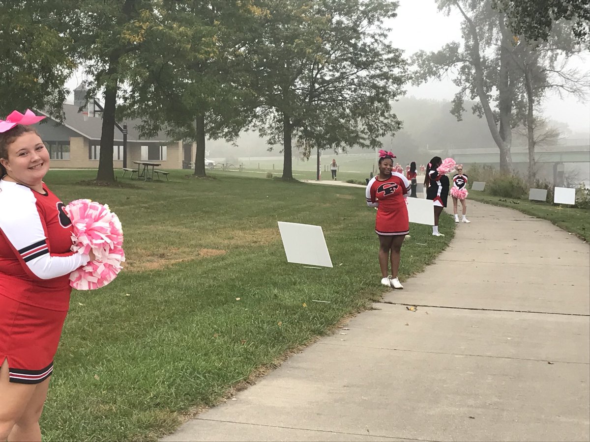 CheerCfhs's tweet photo. CF Cheer lining the path of the Pink Ribbon Run in support of a GREAT cause 💕👚👙👛🌸🎀 https://t.co/ROHlRFKj2d