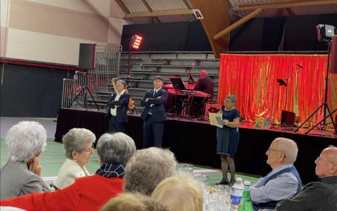 Heureux de nous retrouver pour notre traditionnel repas des aînés <a href="/villepontsdece/">Ville Ponts-de-Cé</a> avec les services du CCAS, les associations et les collègues élus.
La semaine bleue est bien lancée.