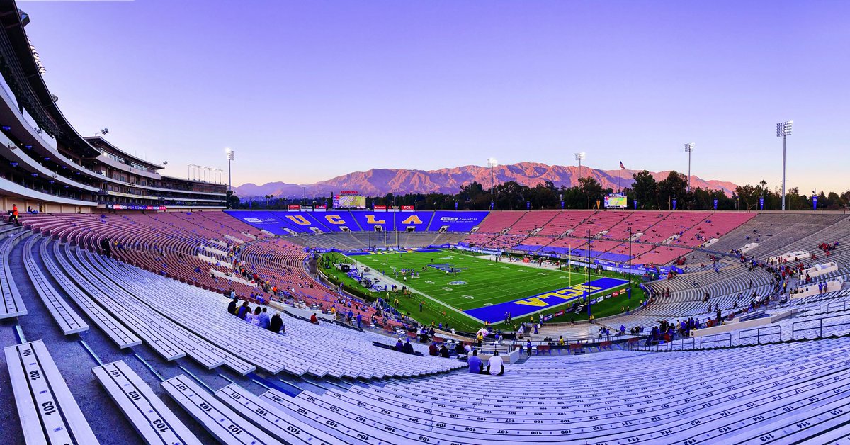 _los_04's tweet photo. At the Rose Bowl tonite! @UCLAFootball https://t.co/MpU4o0ziuJ