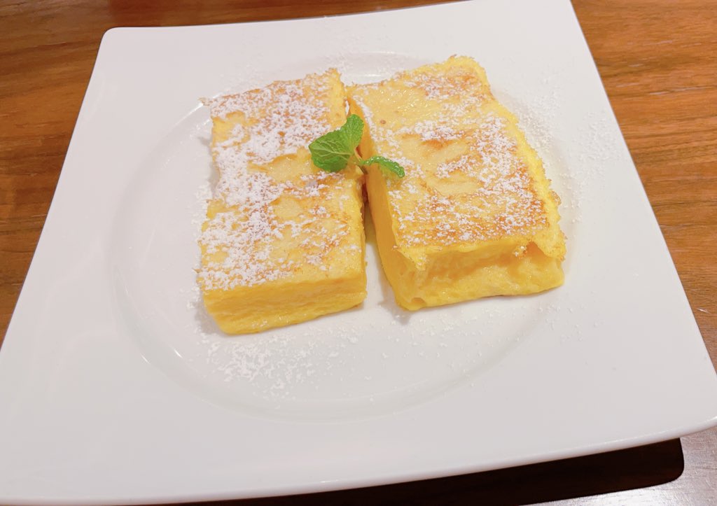 fay_GameROOM's tweet photo. 今日の飯テロは、むさしの森珈琲のふわっとろフレンチトーストとふわっとろパンケーキです。どちらも本当にふわっっとろっっで、何よりパンケーキはしゅわっとすぐ溶けてしまうくらいにとろふわで… 美味し過ぎました、、、🤤
私のイチオシはパンケーキです🥞

#今日のおやつ https://t.co/FDLS49REZR