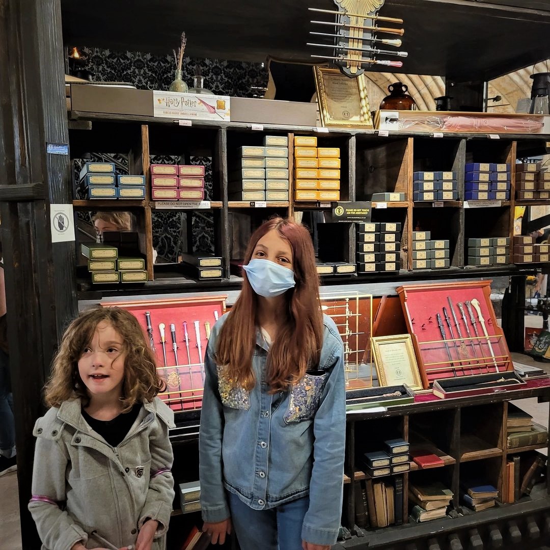 HouseofSpells's tweet photo. #Repost from @clairedowding โค๏ธโค๏ธ So many magical young witches & wizards are visiting #houseofspells
.
.
.
#customerlove #customerhappiness #customerpicture #harrypotterproducts #spells #harrypotterspells #harrypotterworld #harrypotterfan https://t.co/cEqcy45Uju