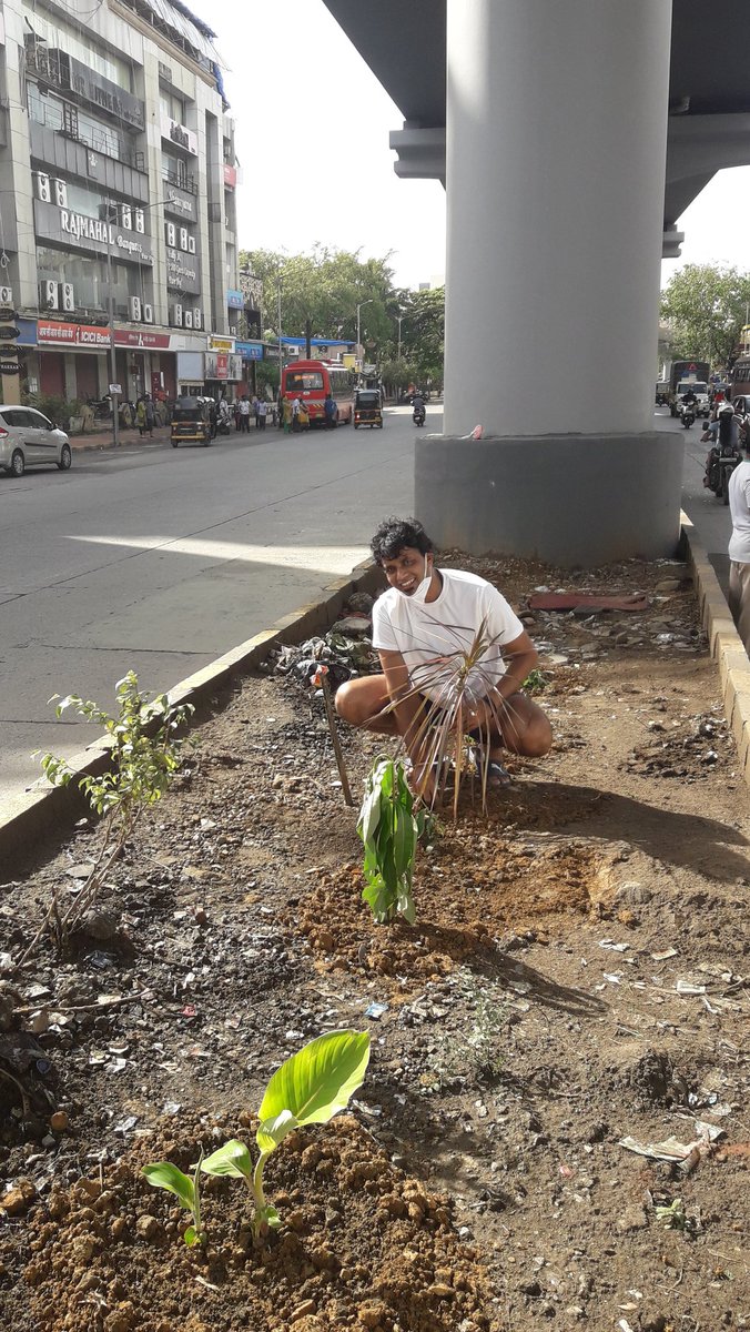 AshutoshSrijan's tweet photo. #2ndOctober Adding more plants in my drive🌱 #Plants4PlanetEarth
#Plantation in #Mumbai
Under flagship initiative of d #MithilaHouse & #ParamBinodNatureClub , plantation done by me as a tribute to the 2 great souls of Ma Bharati🇮🇳
#GandhiJayanti 🙏
#LalBahadurShastriJayanti 🙏 https://t.co/G8Y4ok1qlx