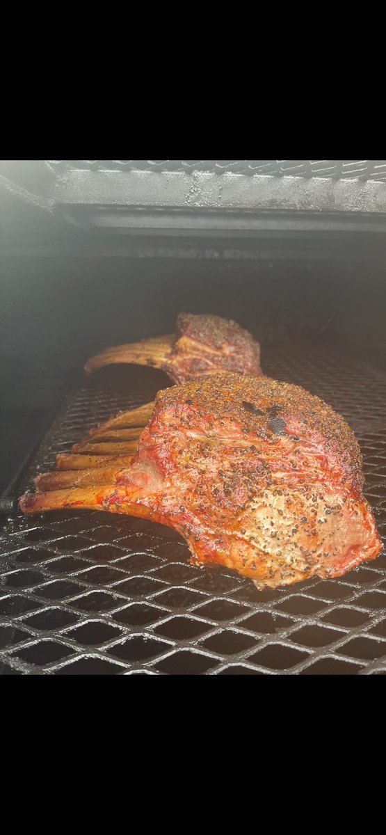 We have quite a few of these beautiful pork chops today ⁦<a href="/HutchinsBBQ/">Hutchins BBQ</a>⁩ Frisco!!!