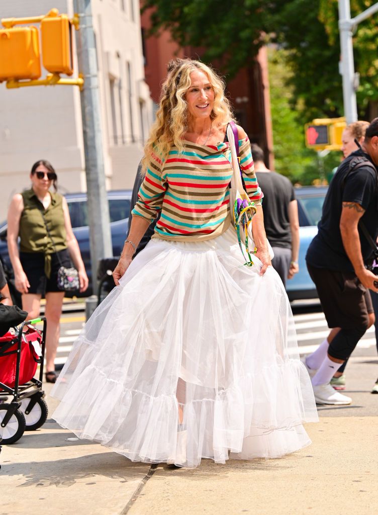 Elle Japan 撮影中も和気あいあい Satc 続編 And Just Like That キャストの ファッションを速報 T Co Pvz8mzonte T Co Q1gqaebvn8 Twitter