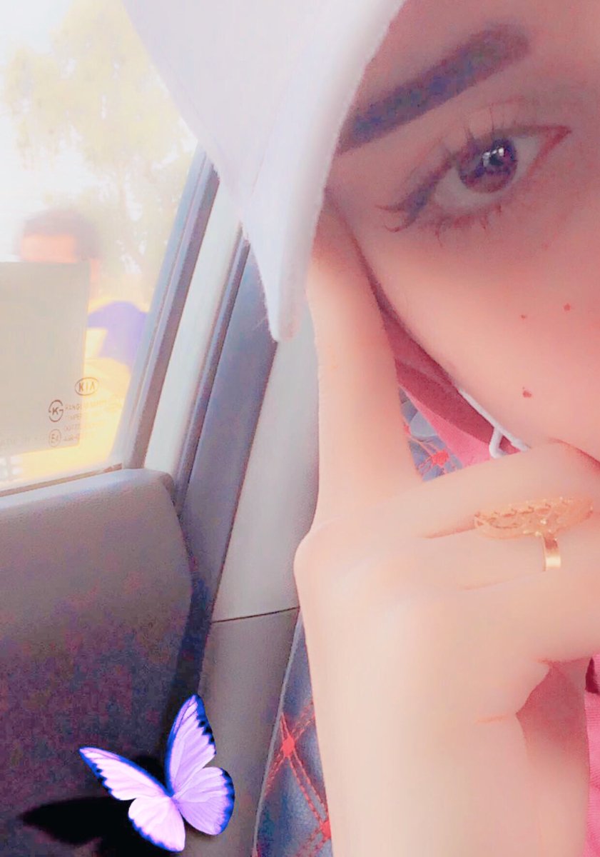 xiX1m's tweet photo. ————————————————
سمِراء اللونَ ، كِثيرة الشاِم ، عيُونها ثرثَارة !
-🍂
              🖤—————🖤 https://t.co/KCL855Dwdc