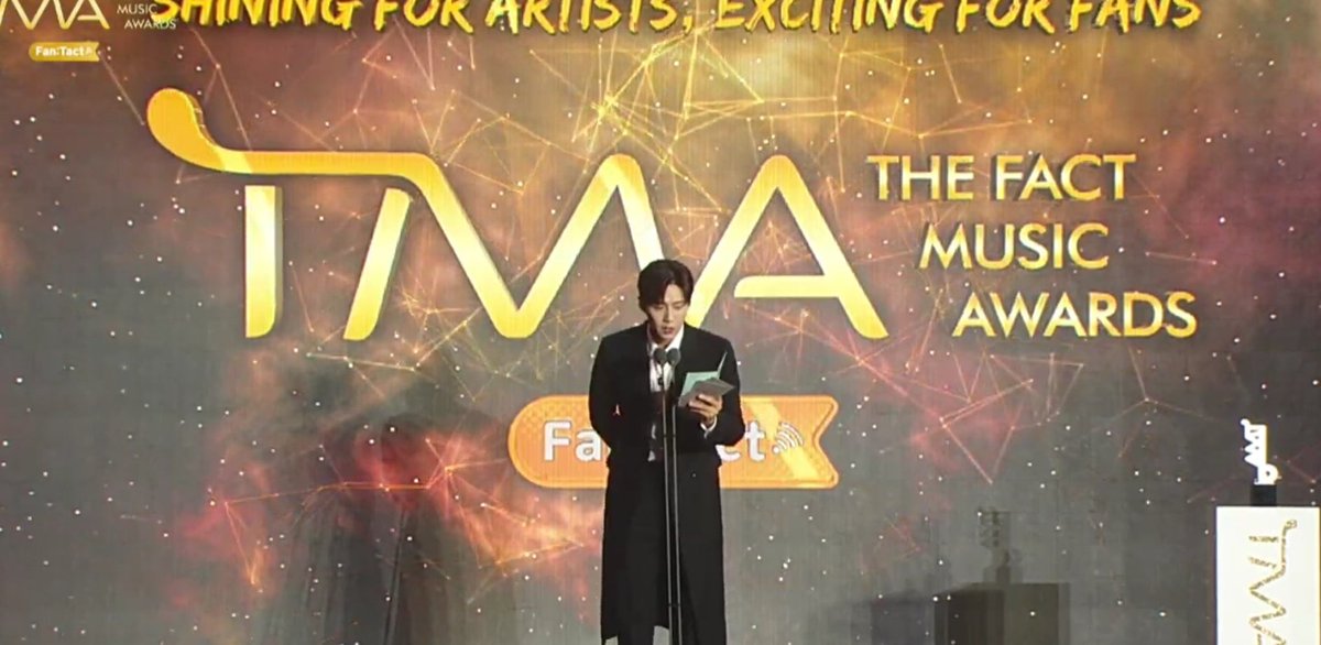 KimSeonHoFCLat's tweet photo. #KimSeonHo en los #2021THEFACTMUSICAWARDS #HometownChaChaCha #MrDimples โค๏ธ https://t.co/9vUFpbikBz