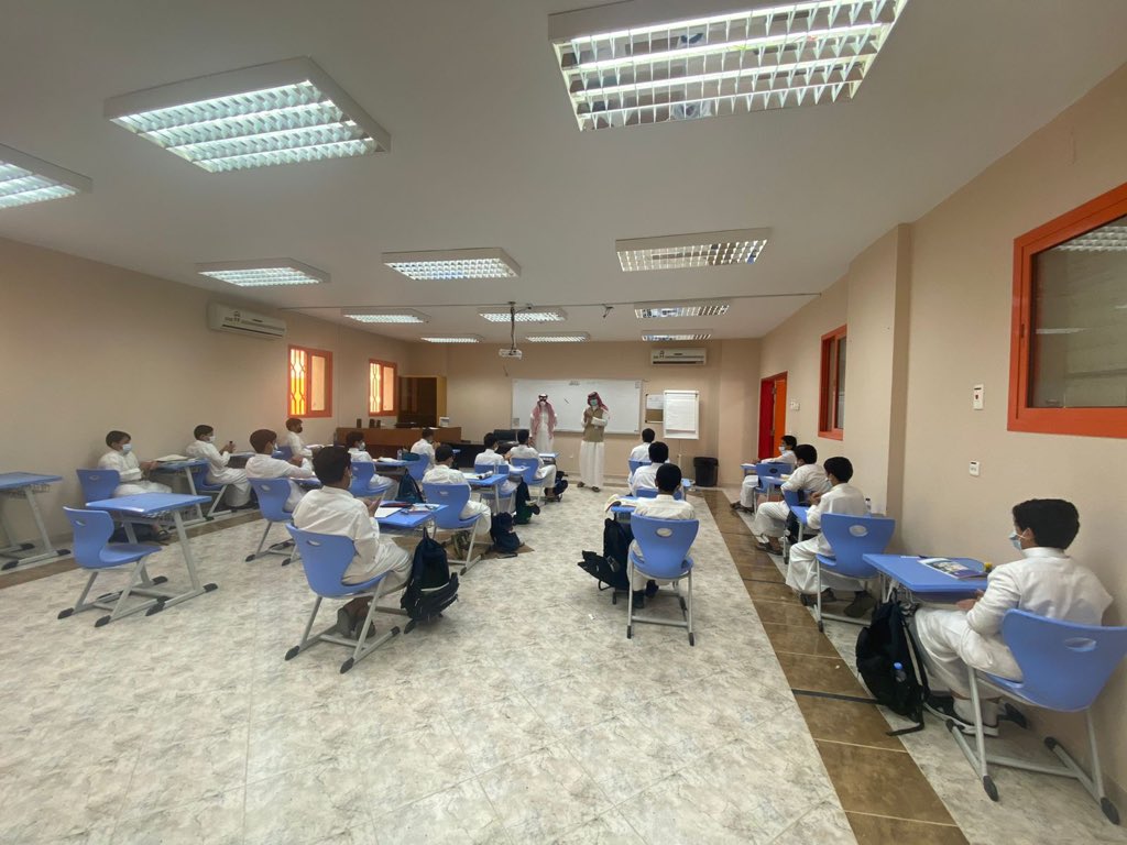 riyadh_educate's tweet photo. قام مركز صحي التويم بمشاركة فريق التمكين المجتمعي بفحص طلبة المدارس وقياس الوزن والطول مع الأخذ بتطبيق الاحترازات الوقائية الصحية https://t.co/rDCbVGpMJy