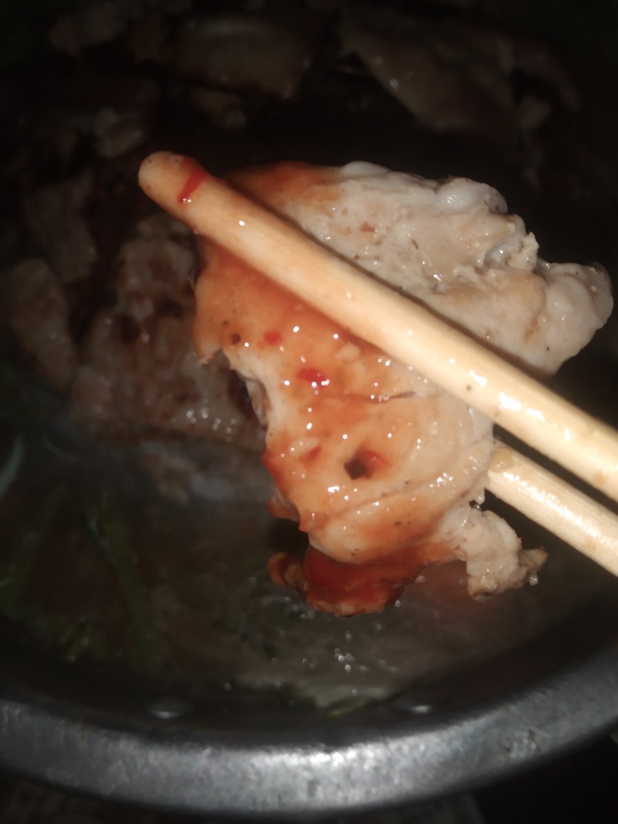 จบตำนานประธานสภาซาฟารีเจี๊ยบชอบกินน้ำเขียว tweet media