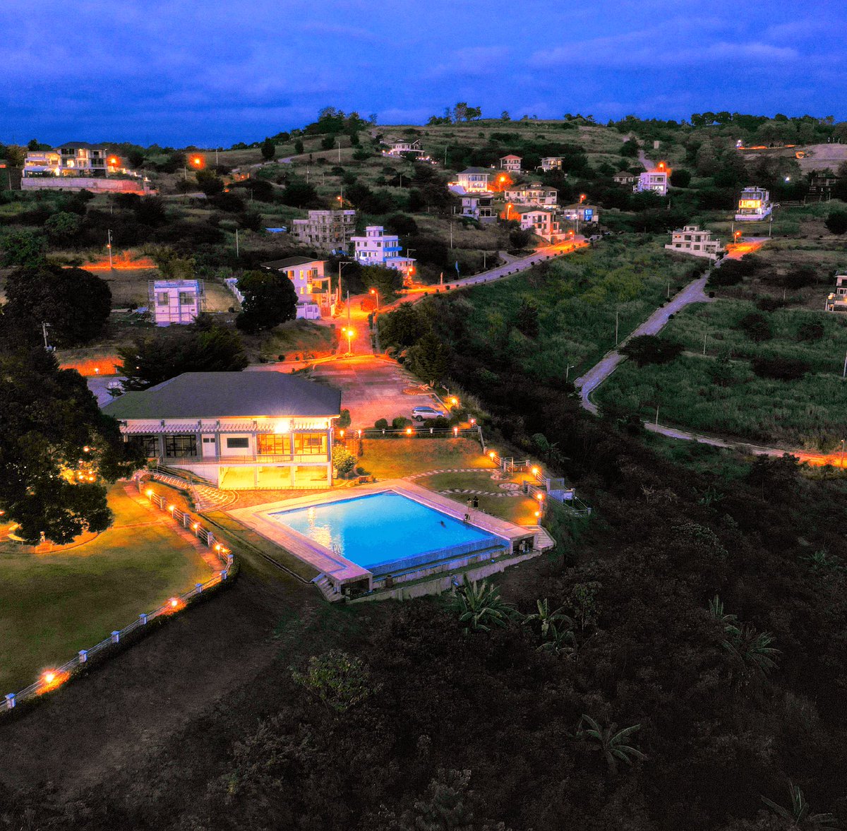 KarlRealEstate's tweet photo. Grabe ka chada basta evening ang teakwood Hills https://t.co/CTy8BY46fy