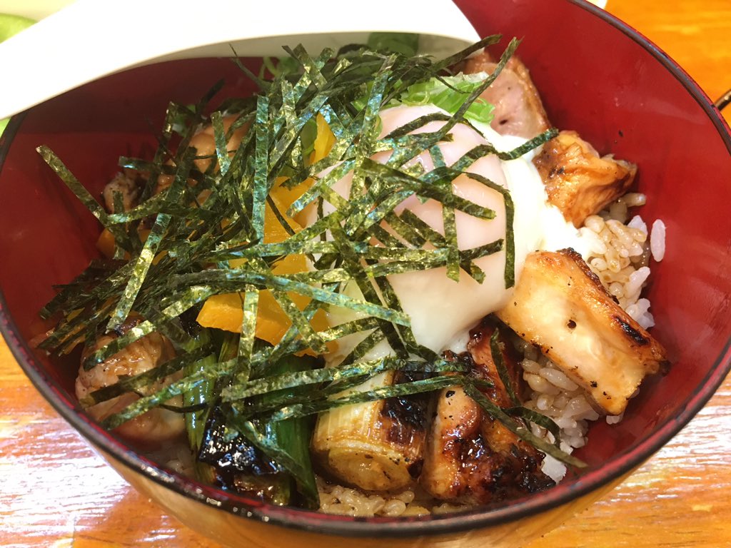 課金終わりに家の近くの焼き鳥屋に一人で突撃。
意外といける