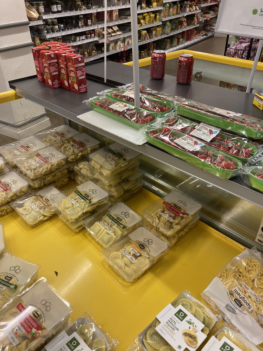 nicovanvliet's tweet photo. Mooi voorbeeld van productpositionering bij @JumboSupermarkt #BerkelenRodenrijs met #Juanita cherrytrostomaatjes @PaulvanKoppen @TheGreenerybv en #pasta en #pastasaus #betaalbaar #vegetablesbybayer https://t.co/Hu77iyEIJA