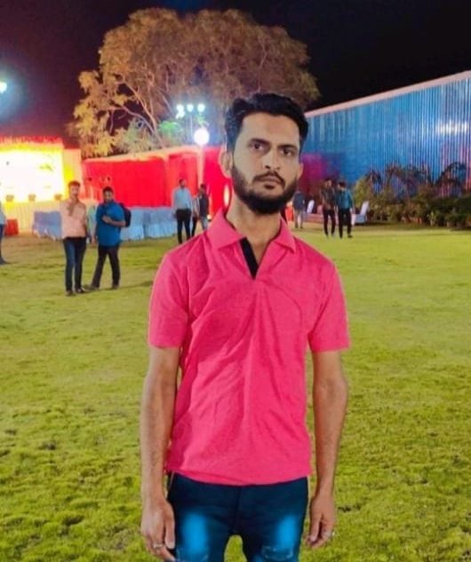 Faisal_sujela's tweet photo. एक और दिया बुझ गया😢
गोधरा शहरमें कुछ महीनोंके अंतरालमें ऐसी दुःखद वारदातें होती है। दोषीयोंको जल्द से जल्द कड़ी से कड़ी सजा दिलाकर एक मिसाल कायम करनी चाहिए ताकि आगे कोई ऐ��ी हिम्मत न कर सके। अल्लाह भाई के घरवालोंको सब्र-ए-जमील अता करे
संज्ञान ह��तु @SP_Panchmahal @CollectorGodhra https://t.co/eACgIXBLSd