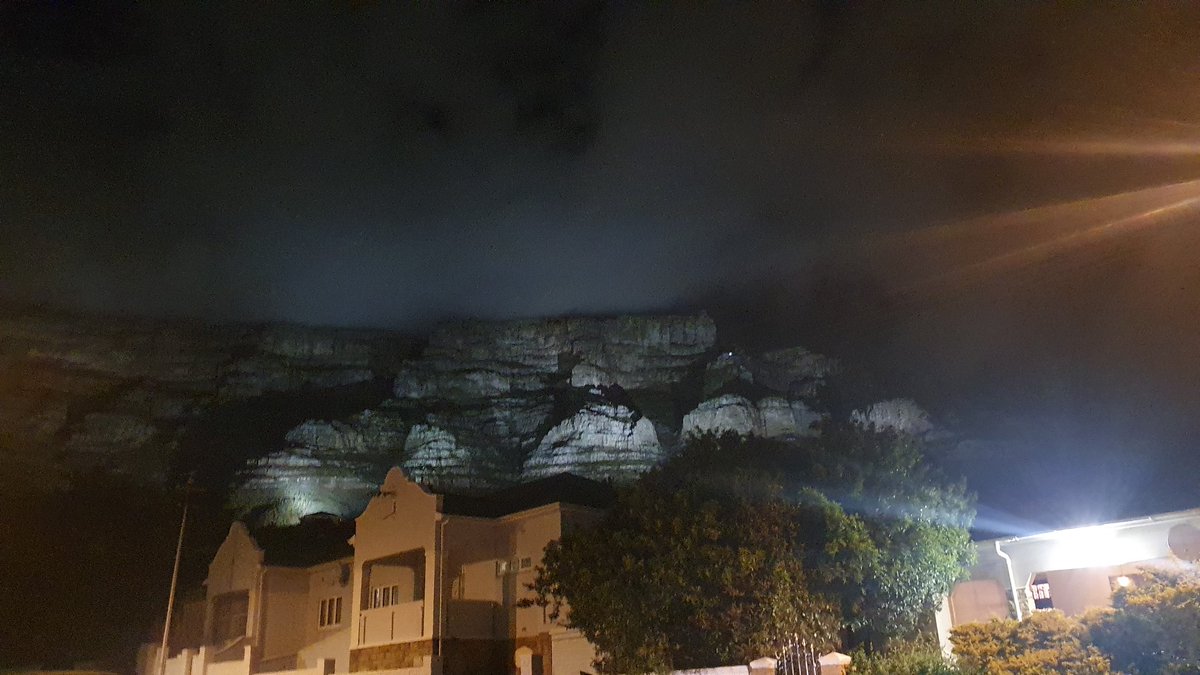 TimTrewartha's tweet photo. @TableMountainCa Nice to see table mountain lit up. Is there a schedule for when the lights are on? https://t.co/sCPwQmxmJm