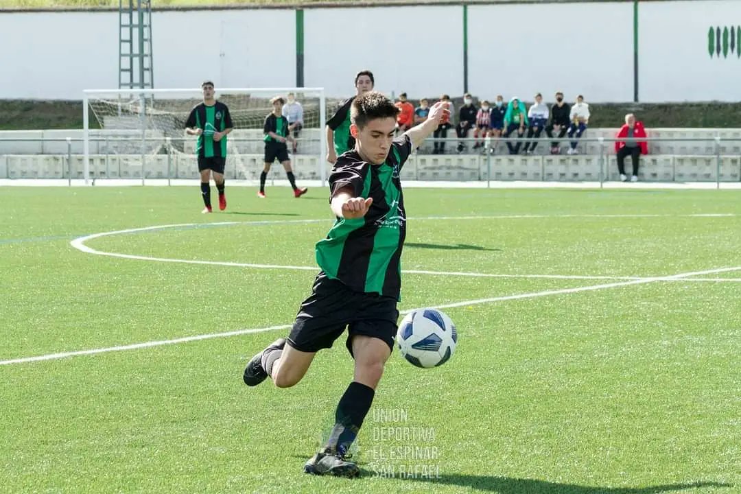 UDElEspiSanra's tweet photo. 📷 EQUIPO JUVENIL | JORNADA 1 ⚽
#vamosunión #123unión #somoslaunión #familiaverdinegra #fútbol #deporte #valoresdelclub #humildad #deportividad #esfuerzo #corrección #amistad #coraje #elespinar #sanrafael 
💚🖤💚🖤💚🖤💚🖤💚🖤💚 https://t.co/tjvBxPLZ8C