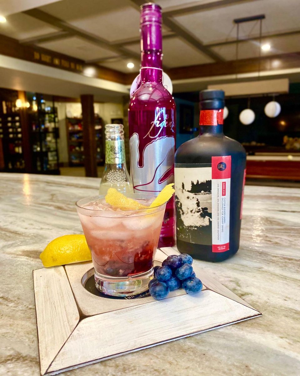 It's Saturday, Cheers! 🍹We'll be spending some time at the bar with a Gentleman's Fig tonight... 

What are your plans? Comment below!

(Via IG: @johnnydrinks_)