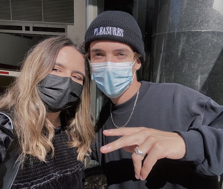 NUrreaBR's tweet photo. Ele fica tão lindo de preto! 🖤
Noah com um fã portuguesa hoje. https://t.co/WOFoM3dk0g