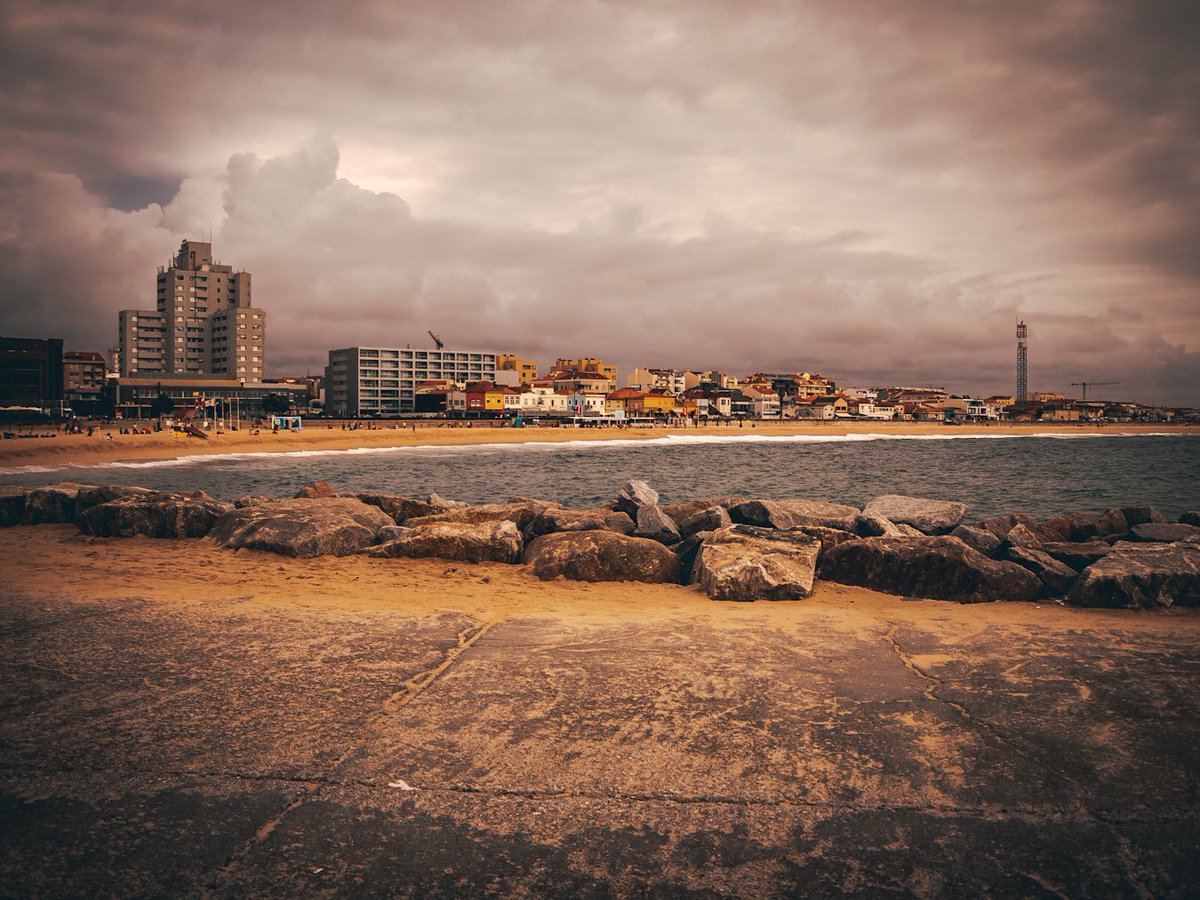 DPStudio_P's tweet photo. 📍𝗣𝗿𝗮𝗶𝗮 𝗱𝗮 𝗙𝗿𝗲𝗻𝘁𝗲 𝗔𝘇𝘂𝗹 🇵🇹 𝗘𝘀𝗽𝗶𝗻𝗵𝗼 
#espinho
#praiadafrenteazul 
#portugal 
#portugaltrave #portugalvisuals #visitaportugal #exploringportugal #visitportugal #wonderlustlportugal #portugal_de_sonho #canon_m50_  #portugaltravel https://t.co/xiT3YfyTsW