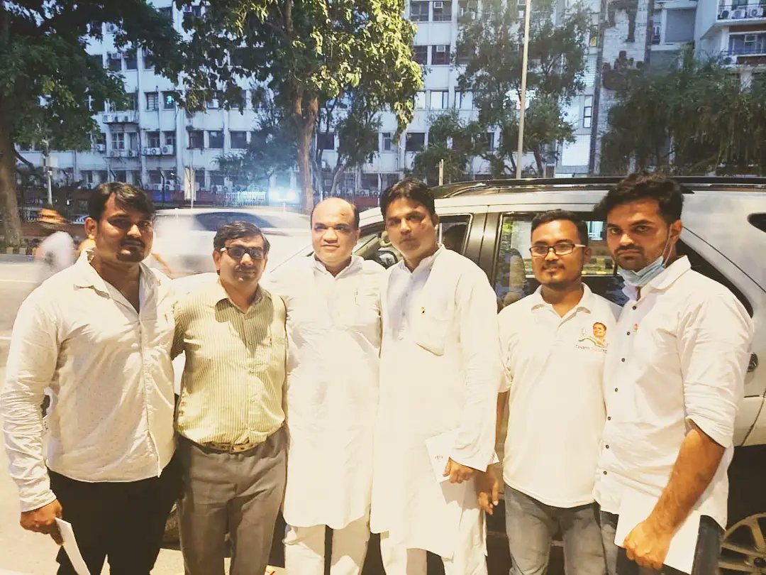 mdashfakiyc's tweet photo. अखिल भारतीय कांग्रेस कमेटी मुख्यालय में राष्ट्रपिता महात्मा गांधी जी की जयन्ती पर उन्हें नमन करते हुए श्रद्धांजलि अर्पित की ! #TeamHaider ने
@INCMinority के राष्ट्रीय अध्यक्ष बड़े भाई @ShayarImran जी
राष्ट्रीय प्रवक्ता बड़ी बहन @NayakRagini जी मौजूद रहे #GandhiJayanti https://t.co/yLxae9eS0I