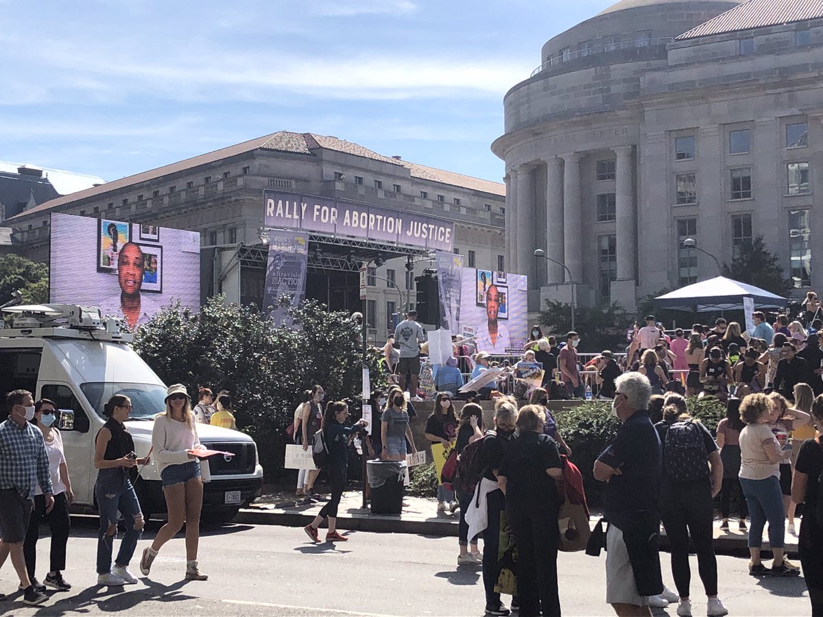 01555002's tweet photo. Humbled to attend #rallyforabortionjustice. https://t.co/VoXjF0pETx