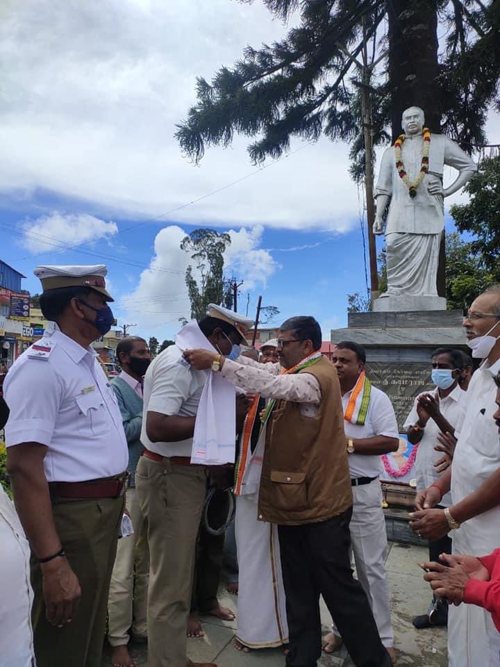 INCNilgiris's tweet photo. Occasion of #GandhiJayanti  was commemorated in #Kotagiri by #BlockPresident Mr.#SillaBabu 

@INCIndia @INCTamilNadu @KS_Alagiri @dineshgrao @K_T_L @PriyaNashmikar @dnagarajm17 @GaneshmlaR @manesh_redefine 

#INCNilgiris https://t.co/0ykyYpgIo4