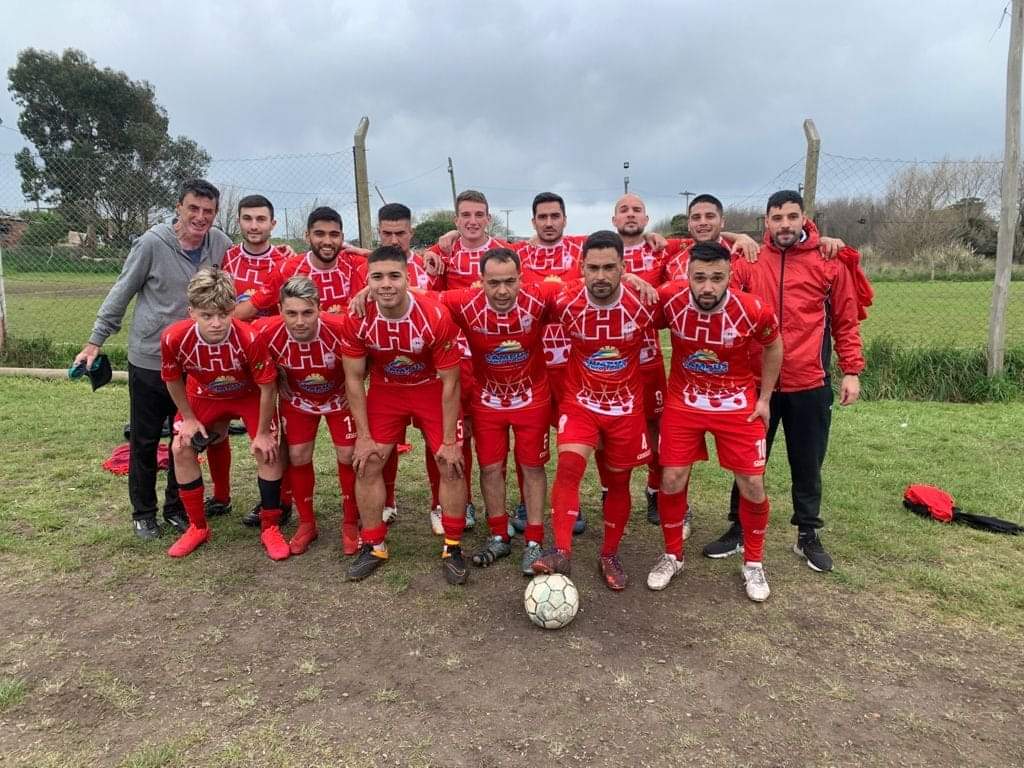 ClubHuracanMdP's tweet photo. Último partido de la 1ra del Globito. 
Al cuerpo técnico, a los miembtos de CD, al Presi, a todos los q colaboraron. Sobre todo a ellos: los jugadores...
Muchas gracias por el compromiso asumido. 
#VamosGlobo https://t.co/JqA8K6rFlZ