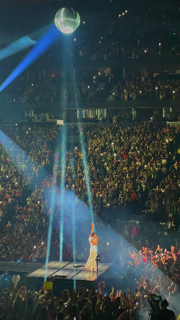 justachonce's tweet photo. Harry Styles Love on Tour Night2! 
I’m shocked I got these pictures I love them so so much❤️❤️ #HSLOTNashville #hslot #HarryStyles #TPWK #WatermelonSugar #ToBeSoLonley #LOTNashville #LoveOnTour #harrystylesnashville #HarryStylesLoveOnTour #tbsl #HSLOTNashN2 #LOTNashOc1 https://t.co/FdQmIvtEOt