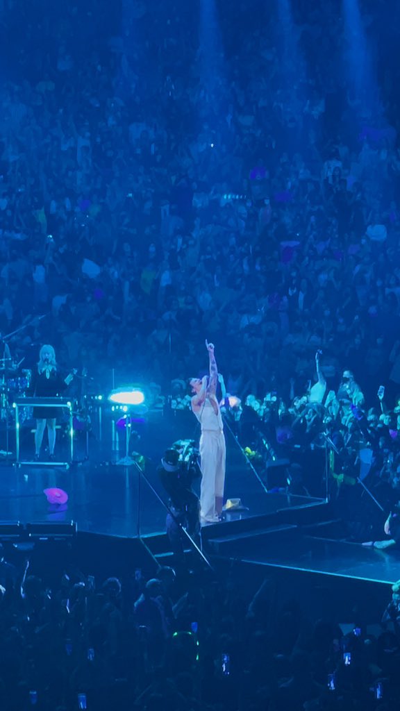justachonce's tweet photo. Harry Styles Love on Tour Night2! 
I’m shocked I got these pictures I love them so so much❤️❤️ #HSLOTNashville #hslot #HarryStyles #TPWK #WatermelonSugar #ToBeSoLonley #LOTNashville #LoveOnTour #harrystylesnashville #HarryStylesLoveOnTour #tbsl #HSLOTNashN2 #LOTNashOc1 https://t.co/FdQmIvtEOt