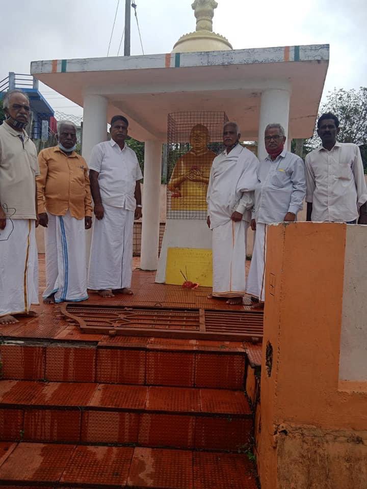 INCNilgiris's tweet photo. Occasion of #GandhiJayanti  was commemorated in #Coonoor by #BlockPresident Mr.#Balan 

@INCIndia @INCTamilNadu @KS_Alagiri @dineshgrao @K_T_L @PriyaNashmikar @dnagarajm17 @GaneshmlaR @manesh_redefine 

#INCNilgiris https://t.co/ZcfOikQ1VH