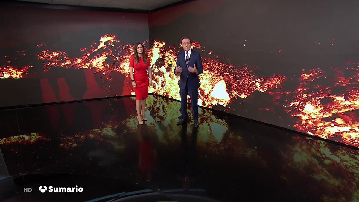 A3Noticias's tweet photo. 🔴 El volcán de La Palma vuelve a entrar en fase explosiva y registra tres explosiones con onda expansiva. Vemos ya la #últimahora con Matías Prats y @MonicaCarrillo en #NoticiasFinDeSemanaA3

📡 https://t.co/ABZVXSB3ZA https://t.co/L941siYjxh