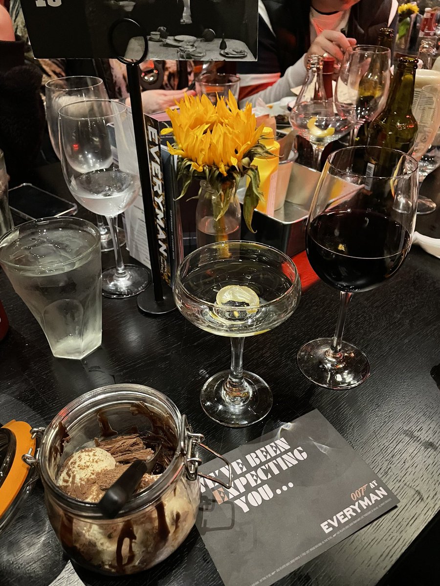 ZakSexton's tweet photo. #everyman #Bond #notimetodieT https://t.co/Jojs96mxrc