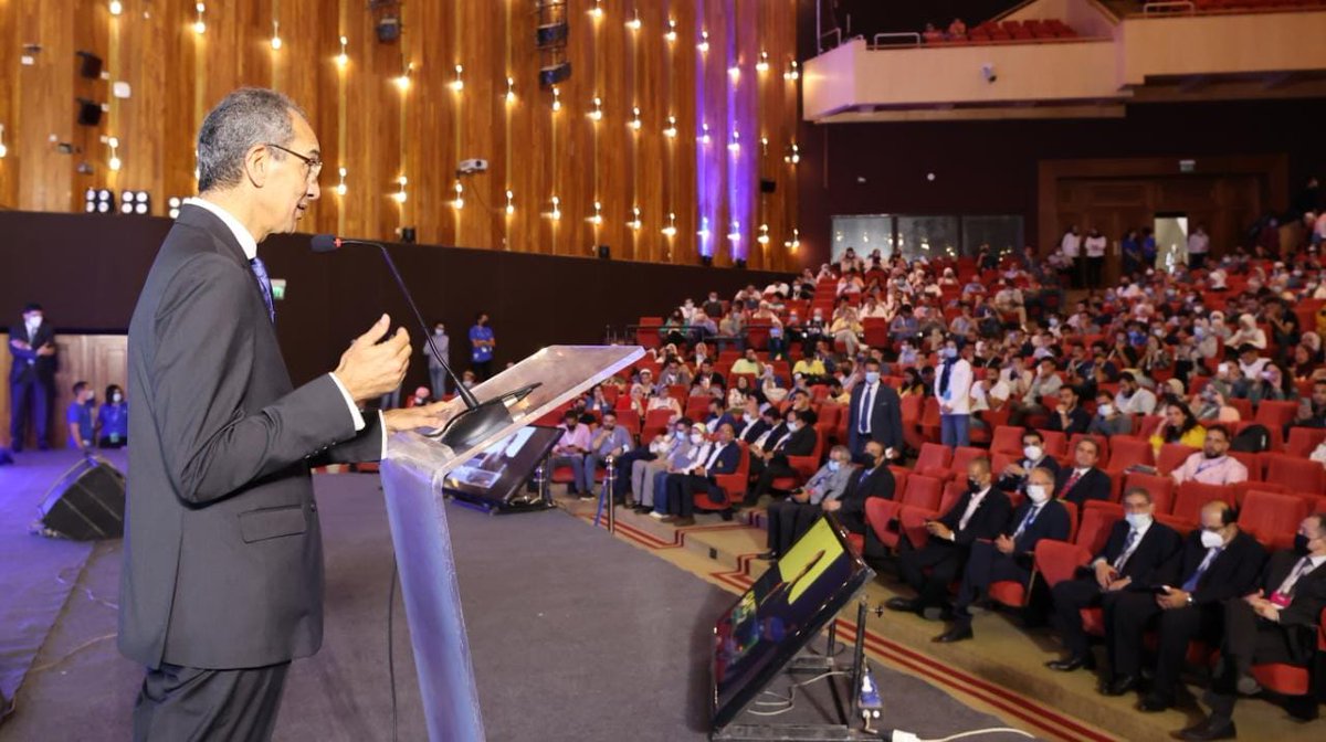 MCITEgypt's tweet photo. وزير الاتصالات يلقي كلمة خلال افتتاح مؤتمر ومعرض "قمة تكني"
https://t.co/7NLiIRVYEK
#TechneSummit https://t.co/4jJAFjrSqQ