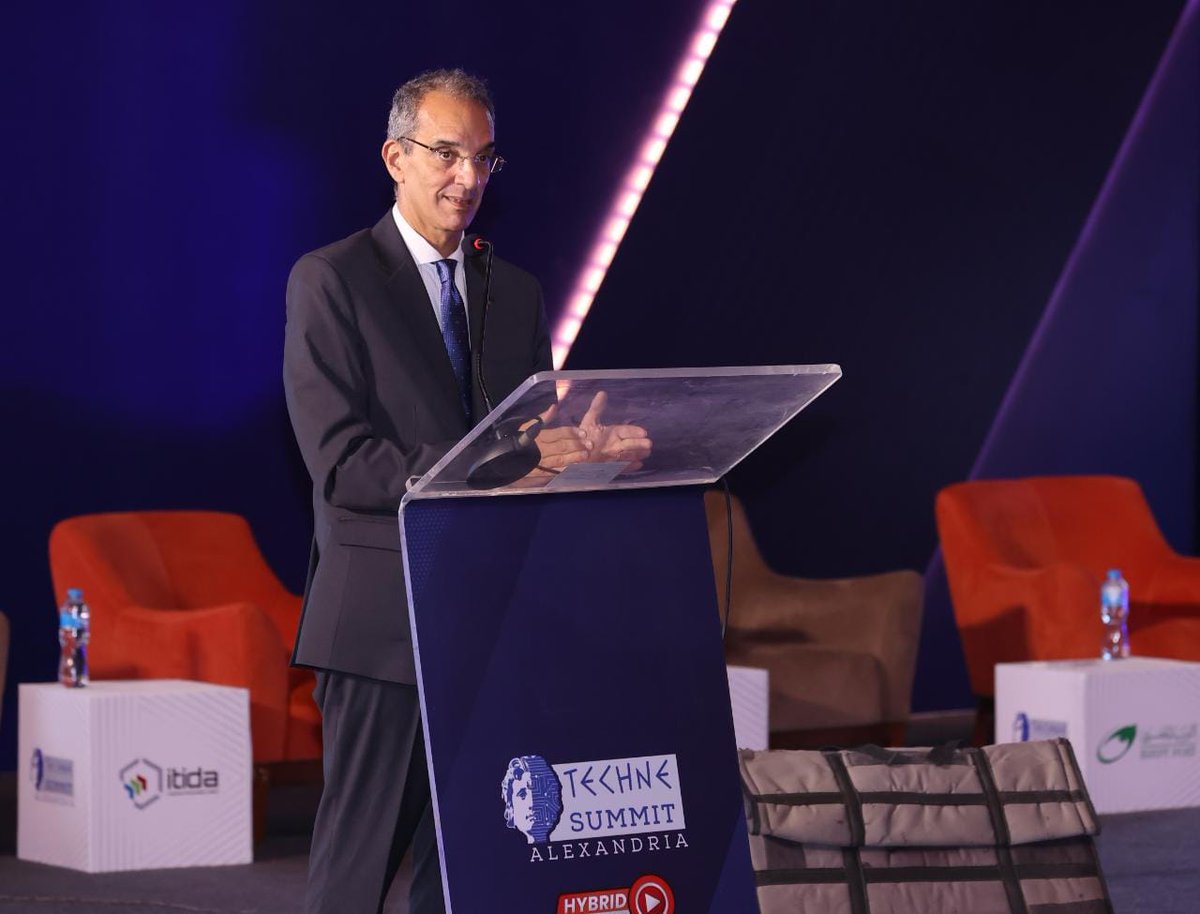 MCITEgypt's tweet photo. وزير الاتصالات يلقي كلمة خلال افتتاح مؤتمر ومعرض "قمة تكني"
https://t.co/7NLiIRVYEK
#TechneSummit https://t.co/4jJAFjrSqQ