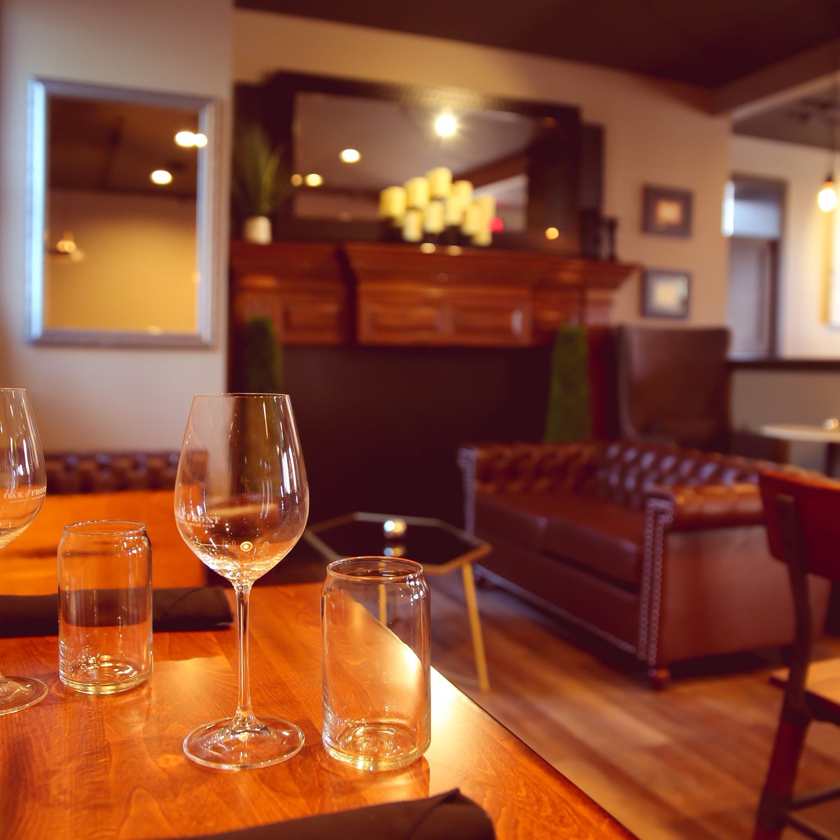 OakandFront's tweet photo. It's time for a fun night out! Oak &amp; Front is the perfect place for giggly selfies and lots of bubbly. 🍾 Stop in to see us this weekend! 

 #washmo #downtownwashmo #supportlocal #downtownwashingtonmo #winebar https://t.co/473JKuthb8