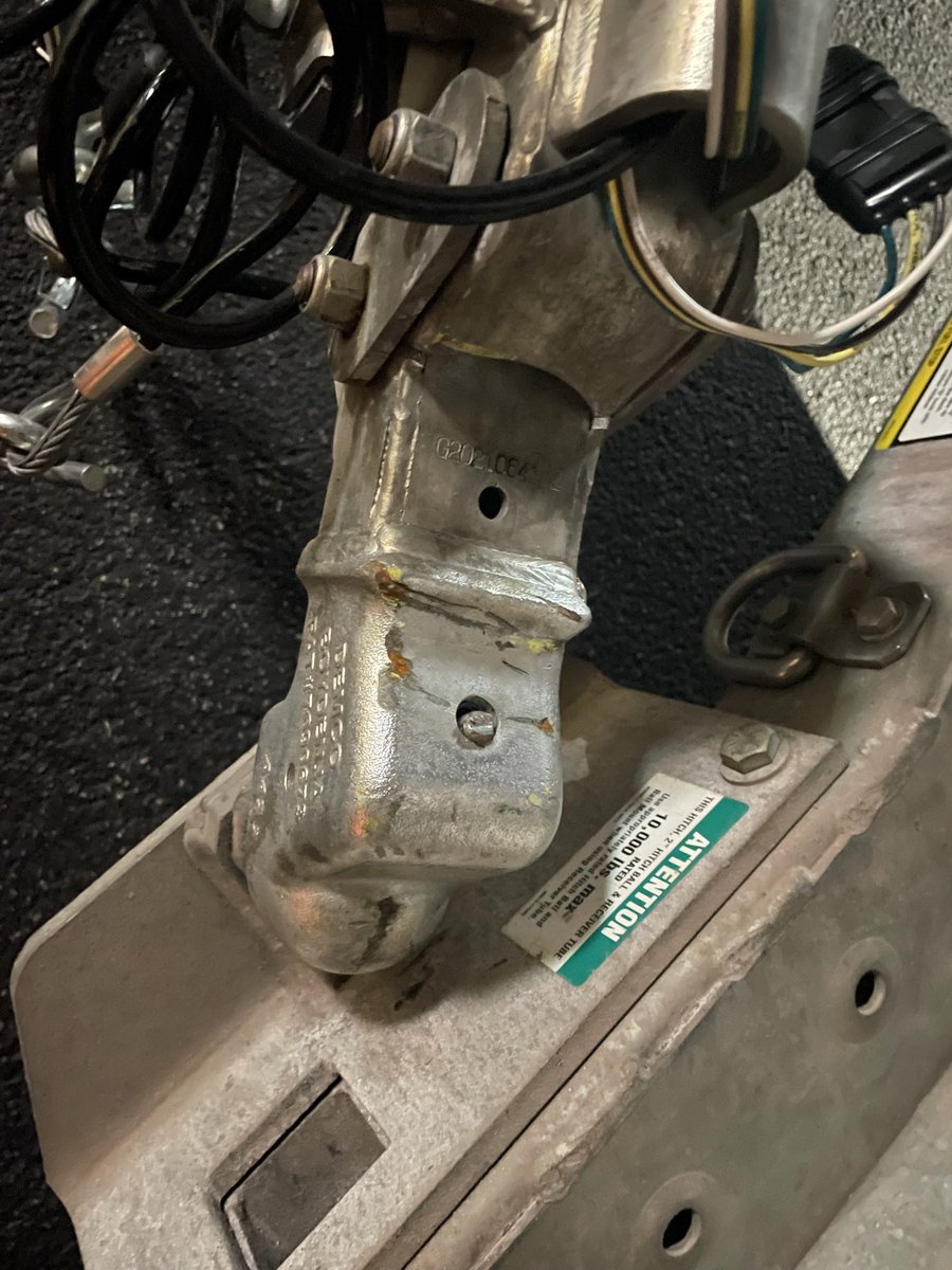 MarkedChords's tweet photo. @uhaul I hauled a load share trailer for you on 9/8 with a broken coupler. Called and was told to email a supervisor. He hasn’t responded to multiple emails. My life was in danger with this unsafe trailer and I need to you make it right. #safetyissue https://t.co/5V1msWseLE