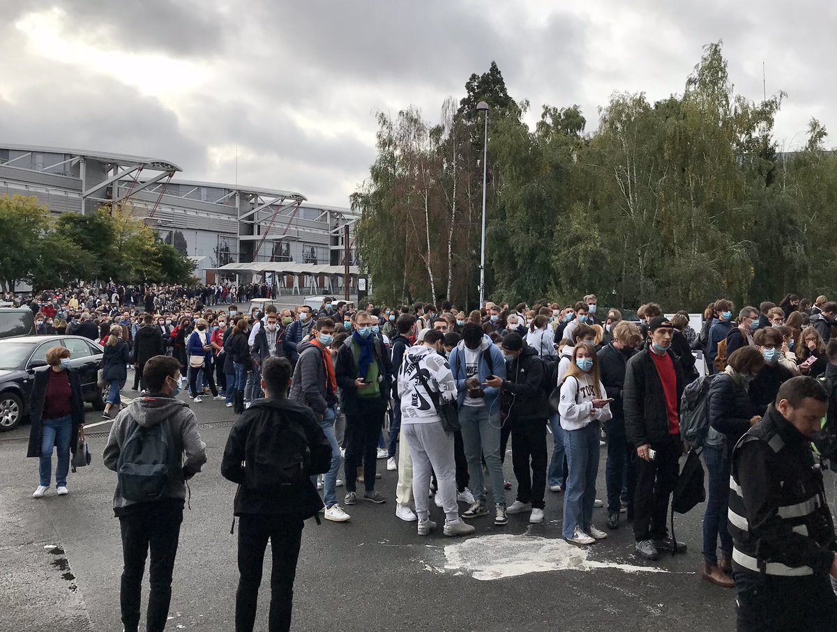 HLaruelle's tweet photo. Carton plein pour la reprise des salons @letudiant 🙌🏻 beaucoup de monde au rdv à Paris, Lille et Colmar ce samedi. Quel bonheur de tous se retrouver 😅 https://t.co/n40Jf9jrTI