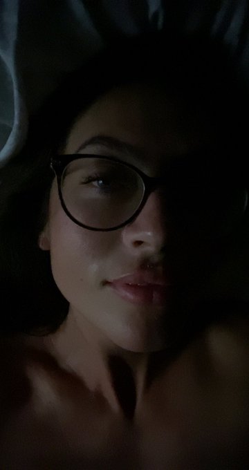 Morning 😍   I&rsquo;ll see u on cam in a bit 🌈🌈🌈🌈☺️☺️☺️☺️ https://t.co/dxnKrhO8fa