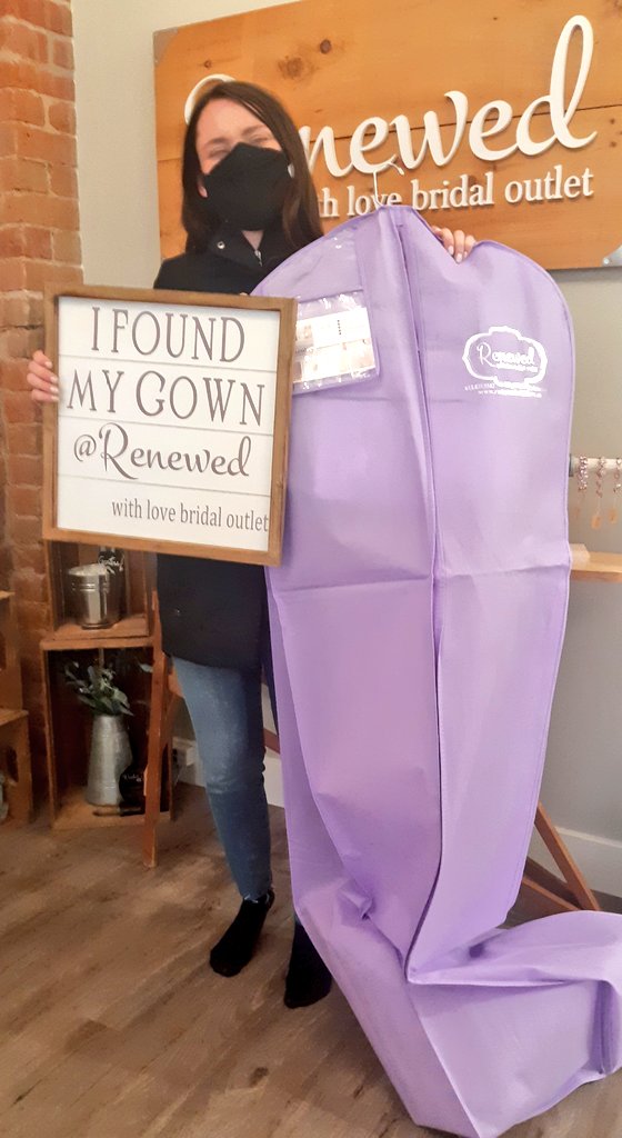 Gorgeousness ....
Allison gets married next year at a cottage and looks absolutely breathtaking in this Pronovias gown...
We wish her the best...
#renewedwithlove
#teacherbride
#stunninggowns