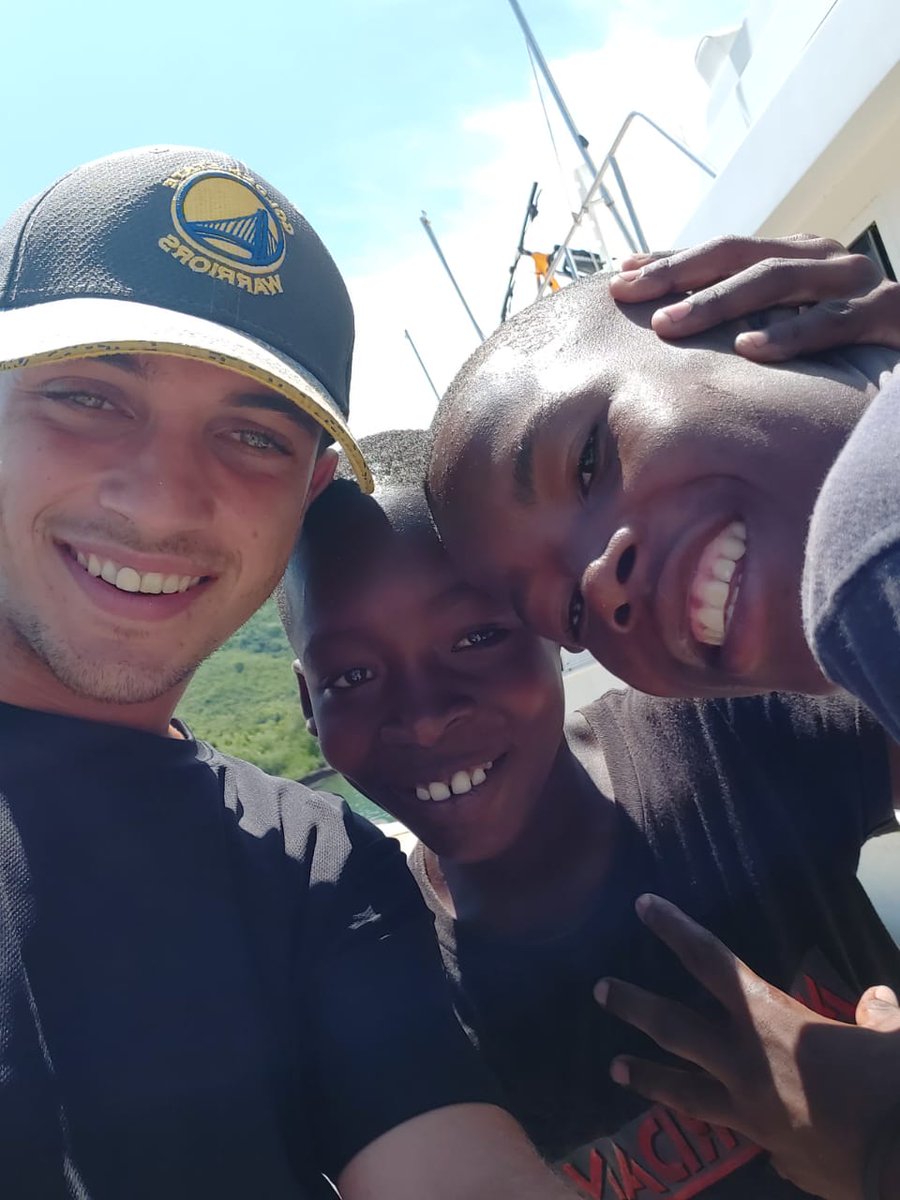 ChulaaScarano's tweet photo. A cuatro días de la desaparición de la #embarcación MOI Guadalupe seguimos sin noticias sobre el paradero de #RenzoSpasiano, argentino voluntario en el viaje de ayuda humanitaria a #Haiti.
🚨  #RenzoSpasiano #MOIGuadalupe y #Haiti 
Embajador en México: @CarlosTomada https://t.co/2NiMU83QX5