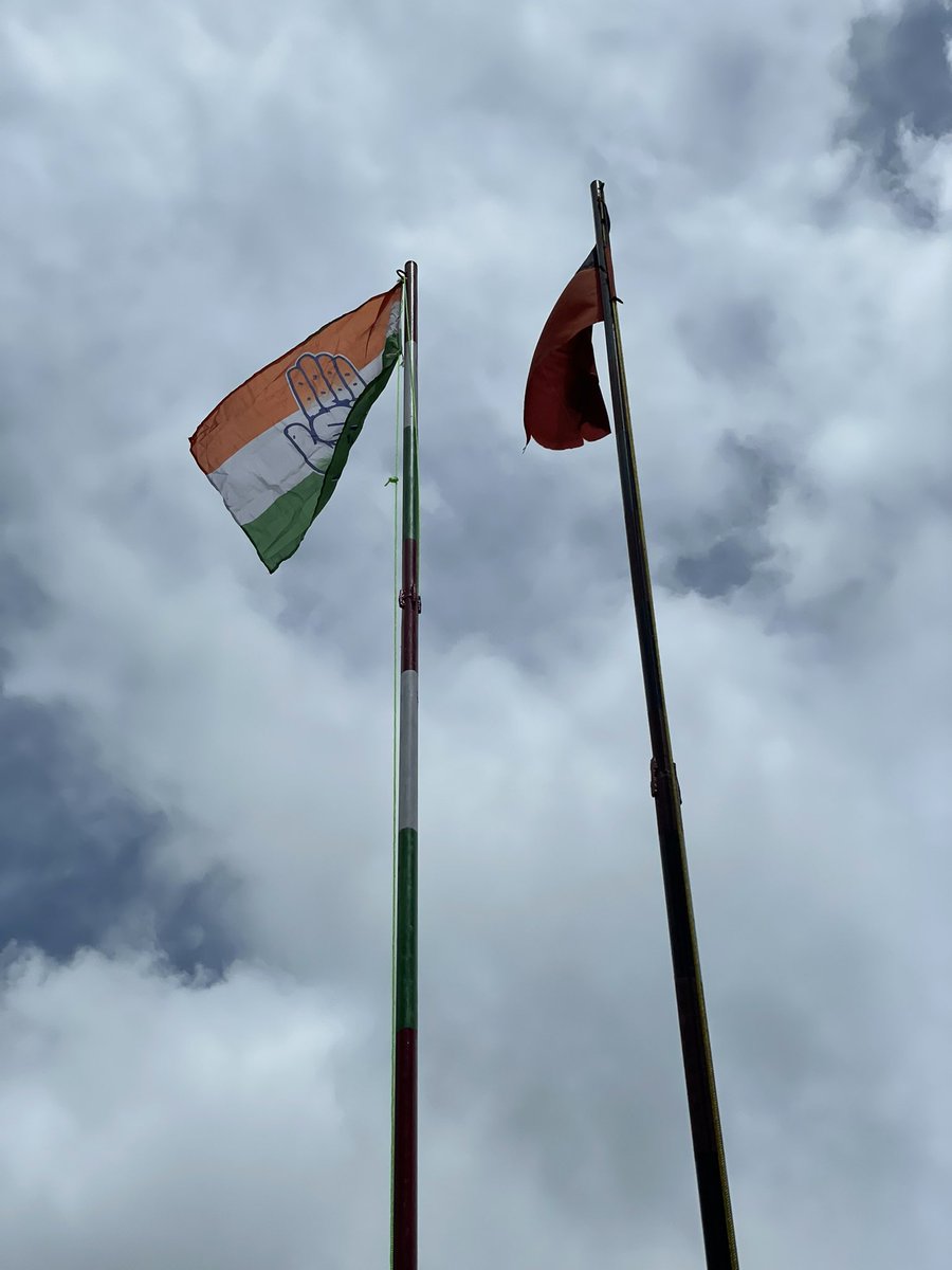 INCNilgiris's tweet photo. #INCNilgiris President @GaneshmlaR hoisted the flag and commemorated #MahatmaGandhi statue at #Ketti 

Party functionaries were present from across #Nilgiris 

@INCIndia @INCTamilNadu @KS_Alagiri @dineshgrao @K_T_L @PriyaNashmikar @dnagarajm17 @GaneshmlaR @manesh_redefine https://t.co/Zw9B9cOLFf
