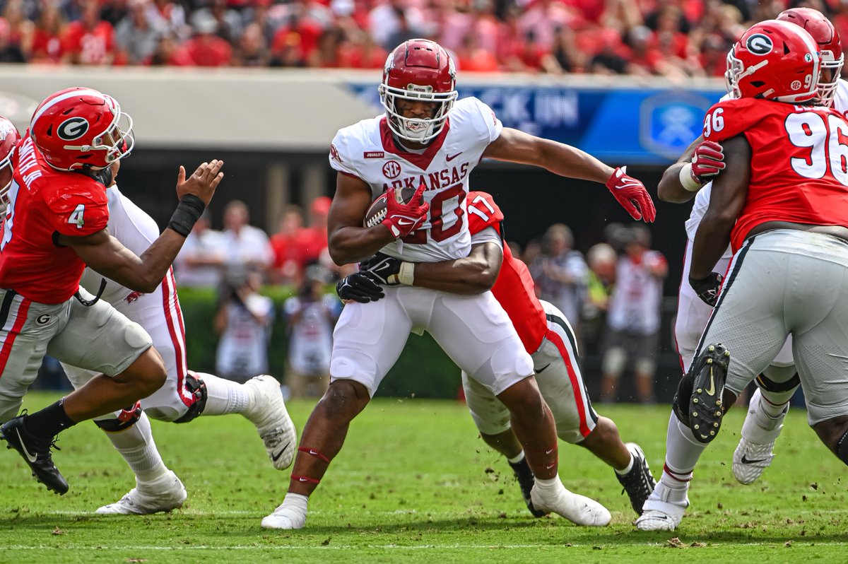 No. 2 Georgia SHUTS OUT No. 8 Arkansas, 37-0 👀

Definition of domination.