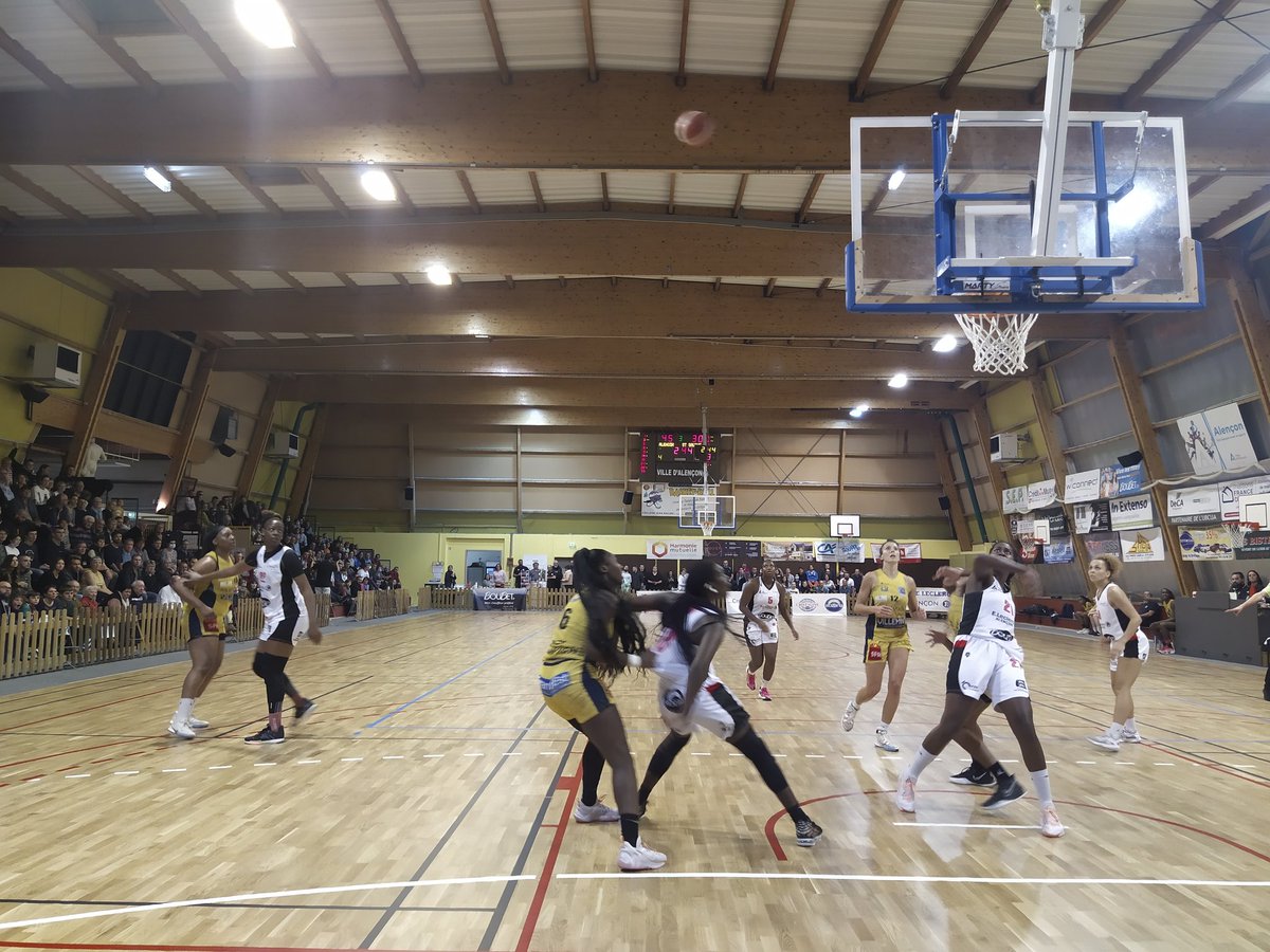 migrok's tweet photo. Alençon mène Sainte Savine 45-30 dans le 3è 1/4 tps #UBCUA #FFBB  Alençon au top ! https://t.co/InQyjYNtoD