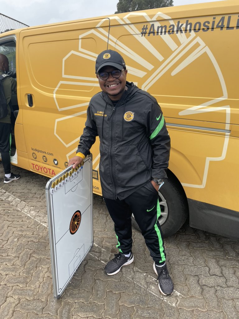 SinesiphoMali's tweet image. A full day of football, started at Marks Park for @SoccerEngen tournament then headed to studio for @Bundesliga_EN TV analysis and headed straight to our 1/8 match at Engen to wrap up my day. 

#EngenKnockoutChallenge #TechnicalScouting #TacticalAnalyst #Commitment #Amakhosi4Life