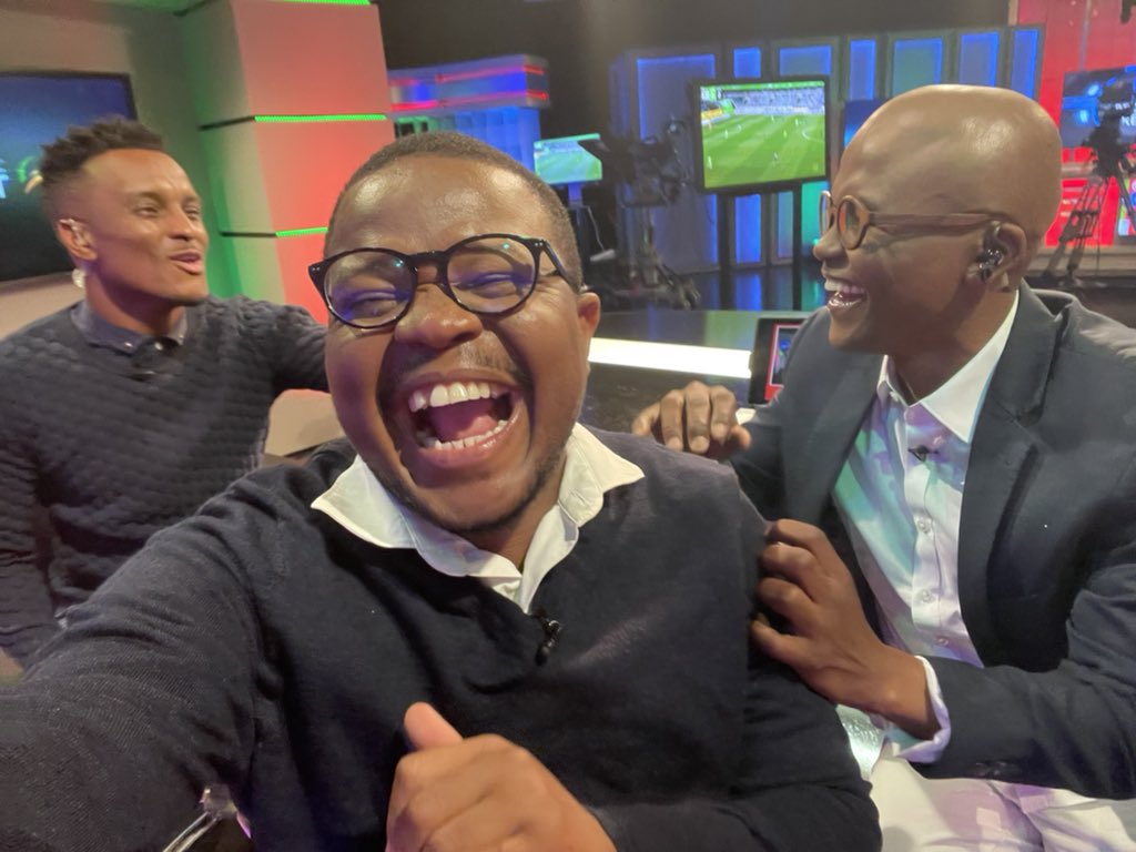 SinesiphoMali's tweet image. A full day of football, started at Marks Park for @SoccerEngen tournament then headed to studio for @Bundesliga_EN TV analysis and headed straight to our 1/8 match at Engen to wrap up my day. 

#EngenKnockoutChallenge #TechnicalScouting #TacticalAnalyst #Commitment #Amakhosi4Life