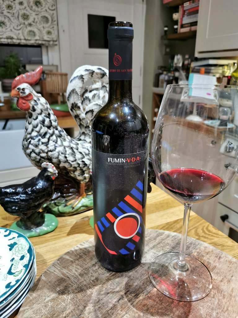 pietrosd's tweet photo. #yearofwine2021
Bright fruits of Raspberry, cherry and plum. Valle D'Aosta 19
Do you know Fumin?🍷 Frm @arthousewine 😍
@ricasoli99 @JohnMFodera @thewinetattoo @winewankers @creativefabien @frankstero @DemiCassiani @jules_mahon @SteveKubota @wine1percent @dpen_vini @MikeyGio85 https://t.co/WSxlZAEHc8