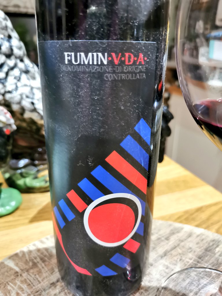 pietrosd's tweet photo. #yearofwine2021
Bright fruits of Raspberry, cherry and plum. Valle D'Aosta 19
Do you know Fumin?🍷 Frm @arthousewine 😍
@ricasoli99 @JohnMFodera @thewinetattoo @winewankers @creativefabien @frankstero @DemiCassiani @jules_mahon @SteveKubota @wine1percent @dpen_vini @MikeyGio85 https://t.co/WSxlZAEHc8