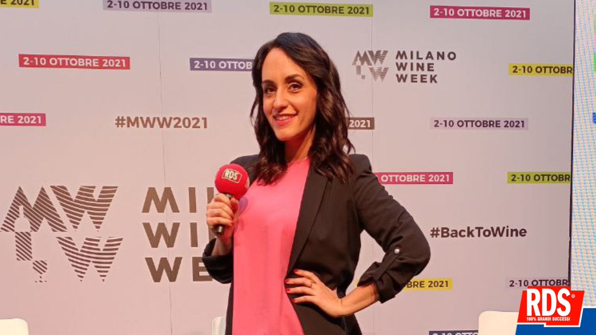 RDS_official's tweet photo. 😎 @elysacchi versione sommelier
🍷 nei commenti per apprezzare il suo stile👇RDS è media partner della #MilanoWineWeek 2021. Dal 2 al 10 ottobre la città ospiterà l'iniziativa con una serie di eventi, masterclass e incontri | #rds #grandisuccessi #MWW2021 #BackToWine https://t.co/rXccuafGJQ