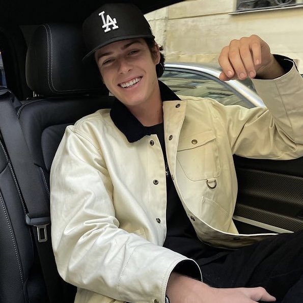 bestofblakegray's tweet photo. you <3 https://t.co/IFrIiWrzvB